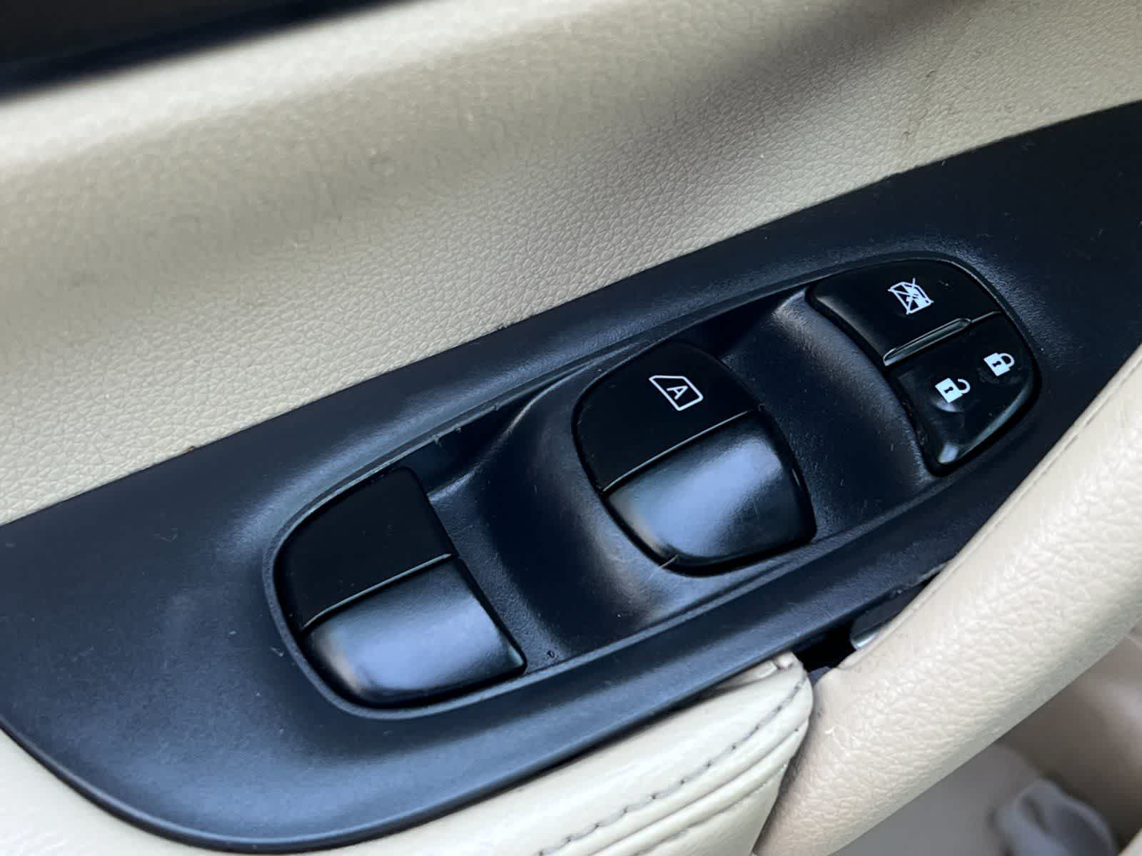 Thumbnail: 2015 Nissan Rogue - 14