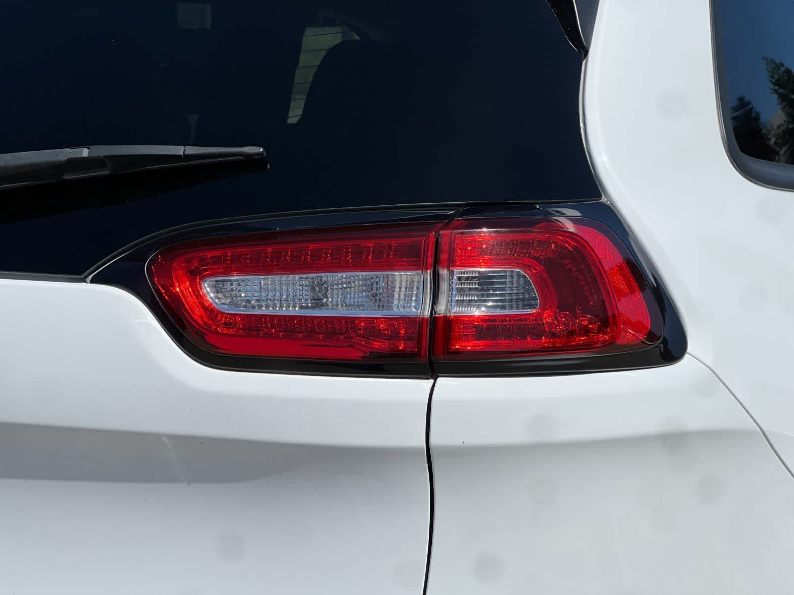 Thumbnail: 2017 Jeep Cherokee - 28