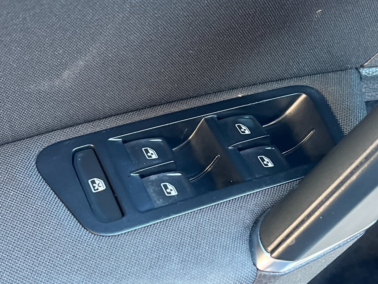 Thumbnail: 2016 Volkswagen e-Golf - 13