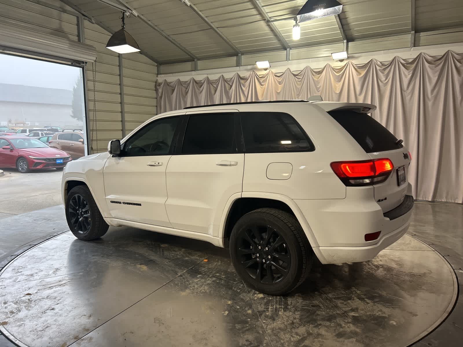 Thumbnail: 2019 Jeep Grand Cherokee - 14