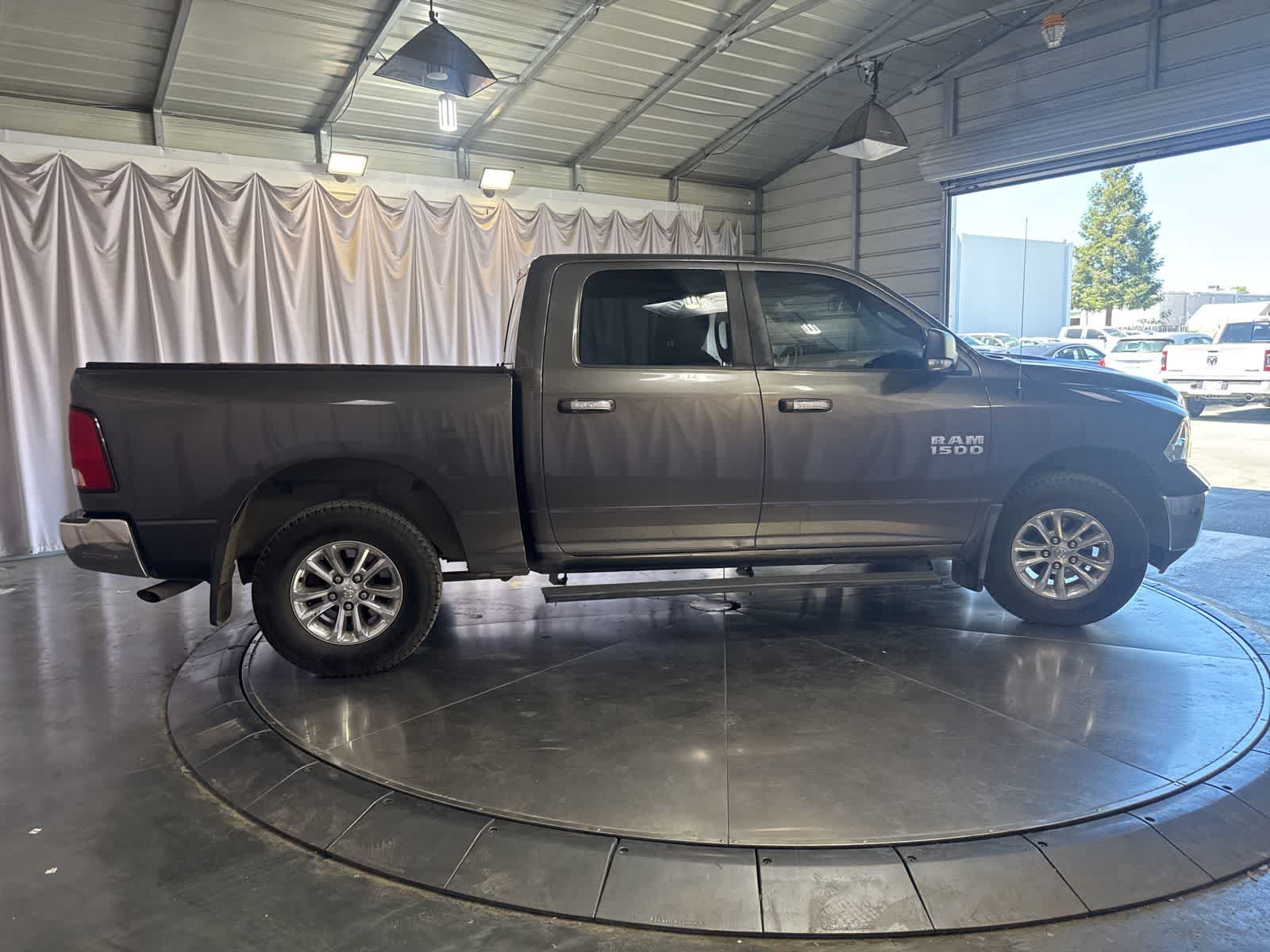 2014 Ram 1500 SLT photo 2