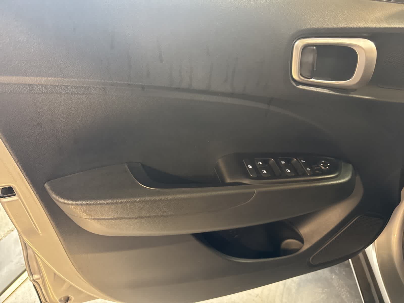 Thumbnail: 2023 Hyundai Venue - 13