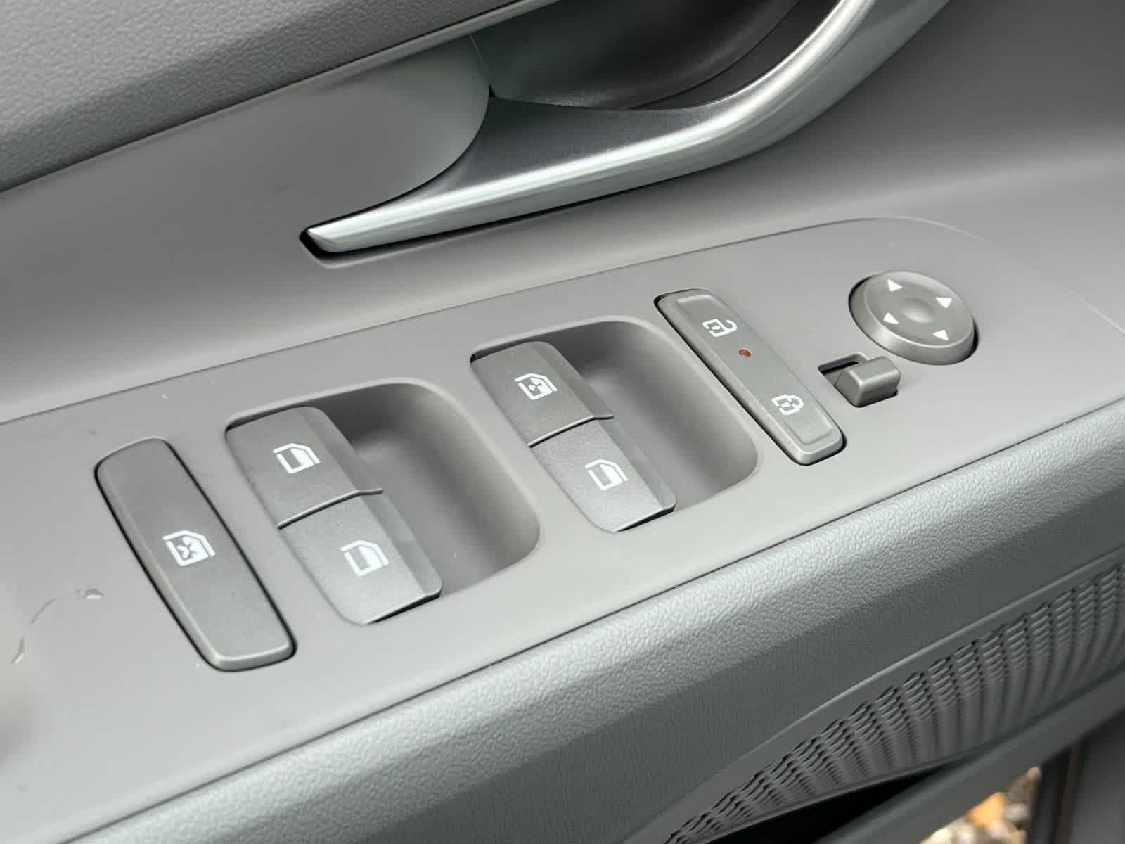 2025 Hyundai Elantra SEL - Photo 13
