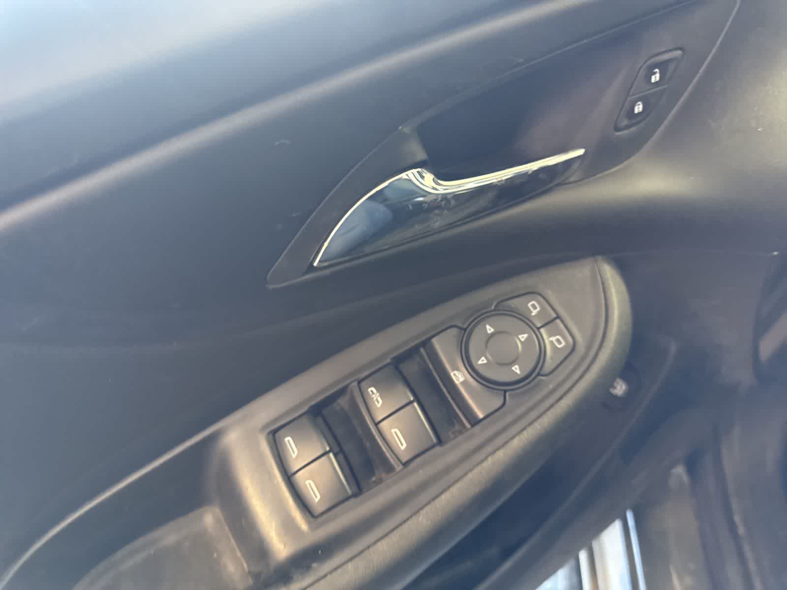 Thumbnail: 2017 Chevrolet Volt - 17