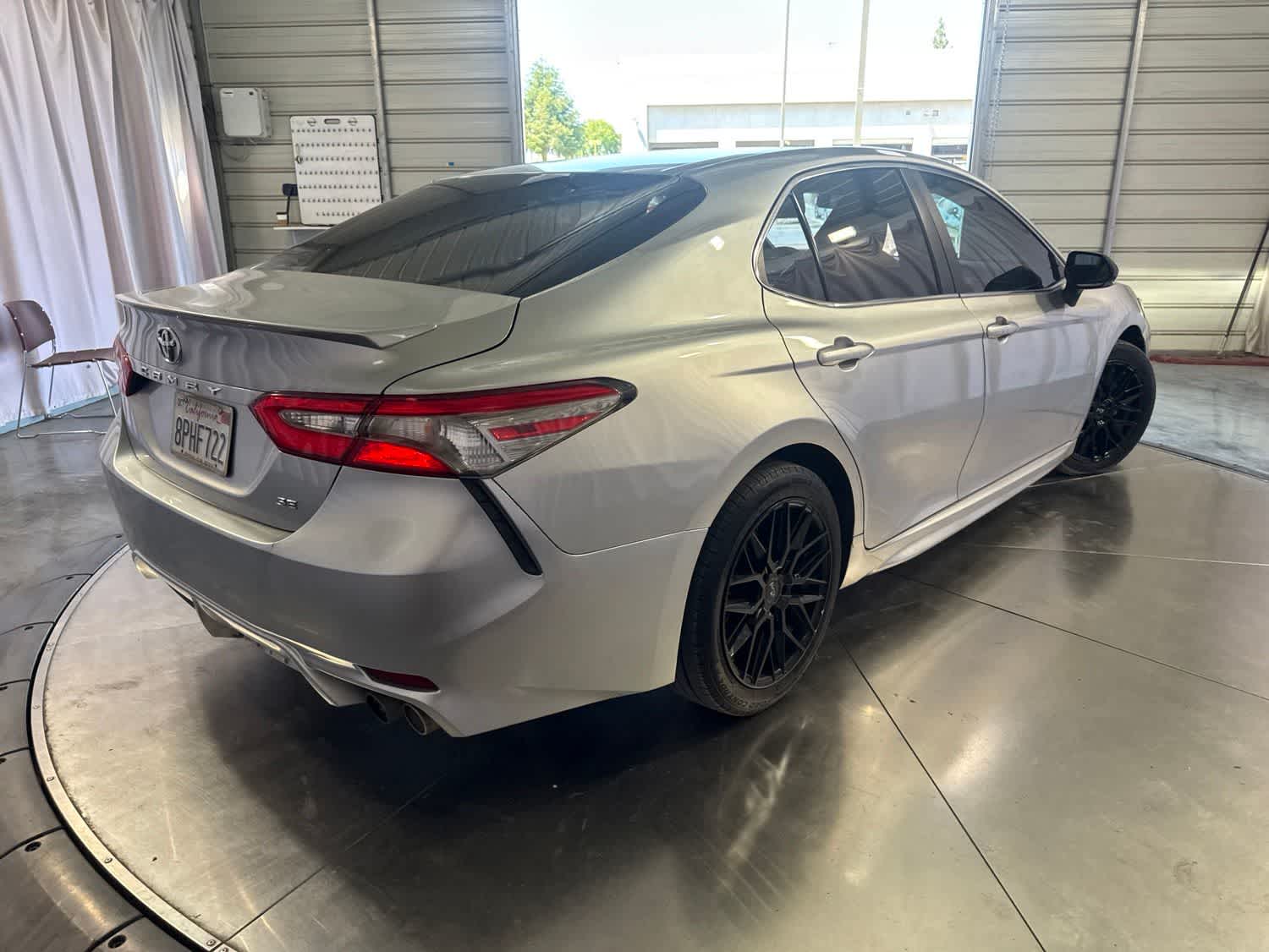 2018 Toyota Camry SE photo 4
