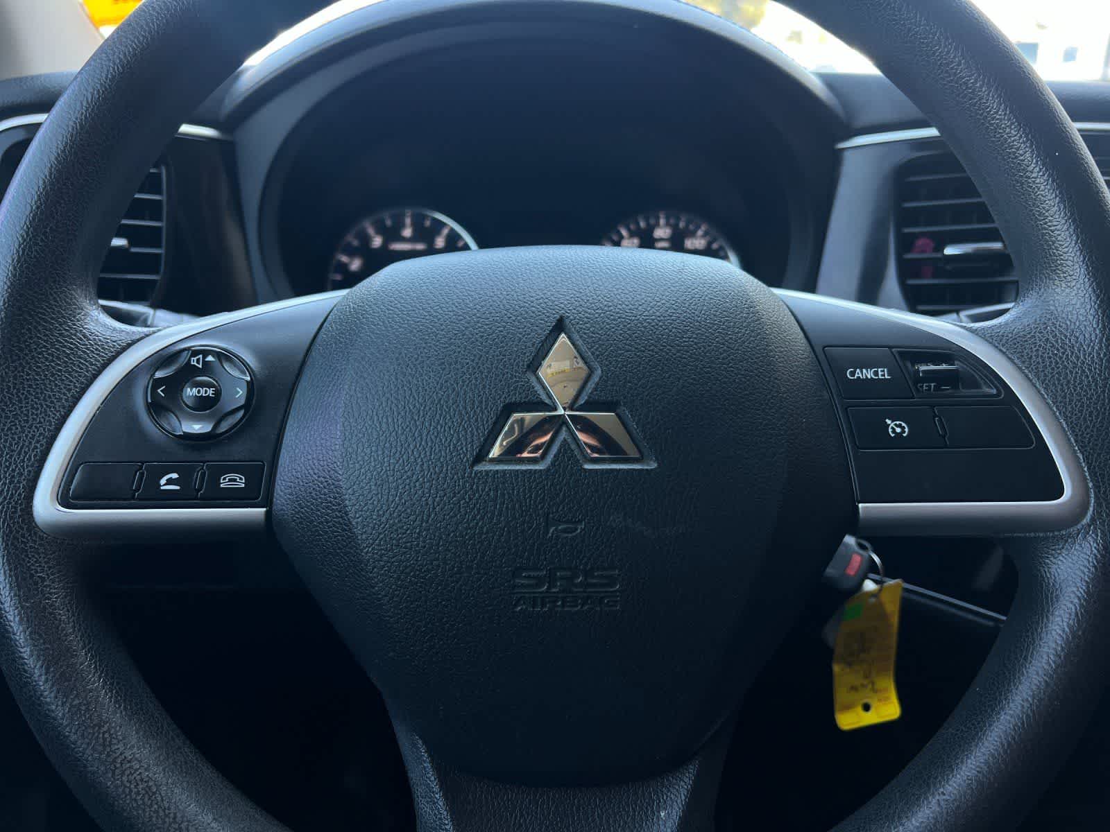 Thumbnail: 2019 Mitsubishi Outlander - 23