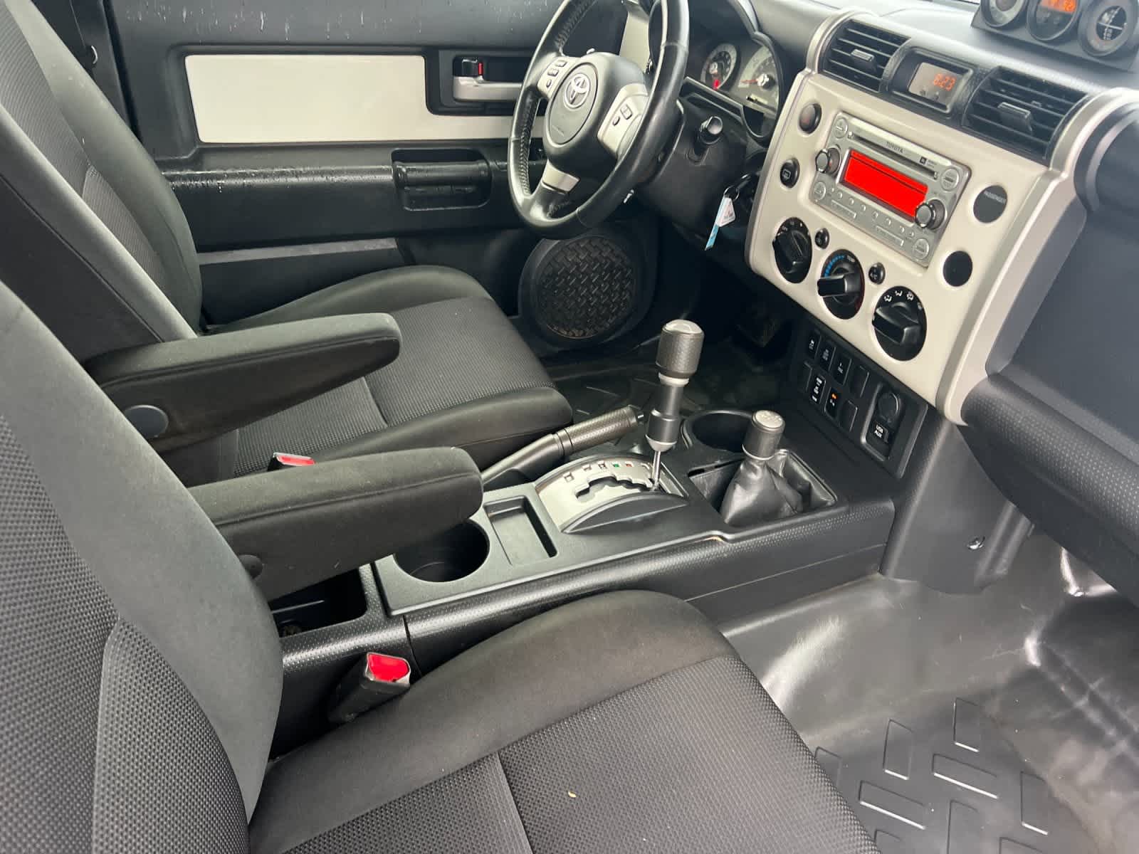 Thumbnail: 2013 Toyota FJ Cruiser - 16