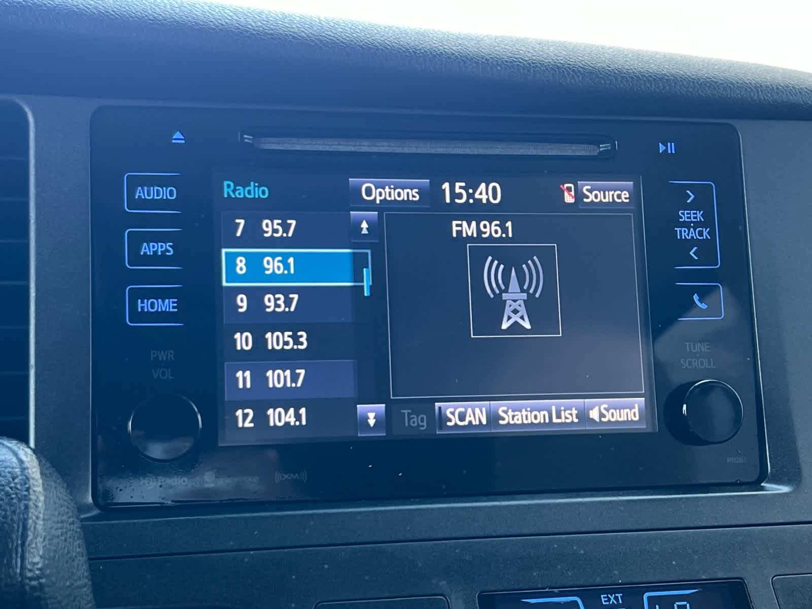 Thumbnail: 2017 Toyota Sienna - 19