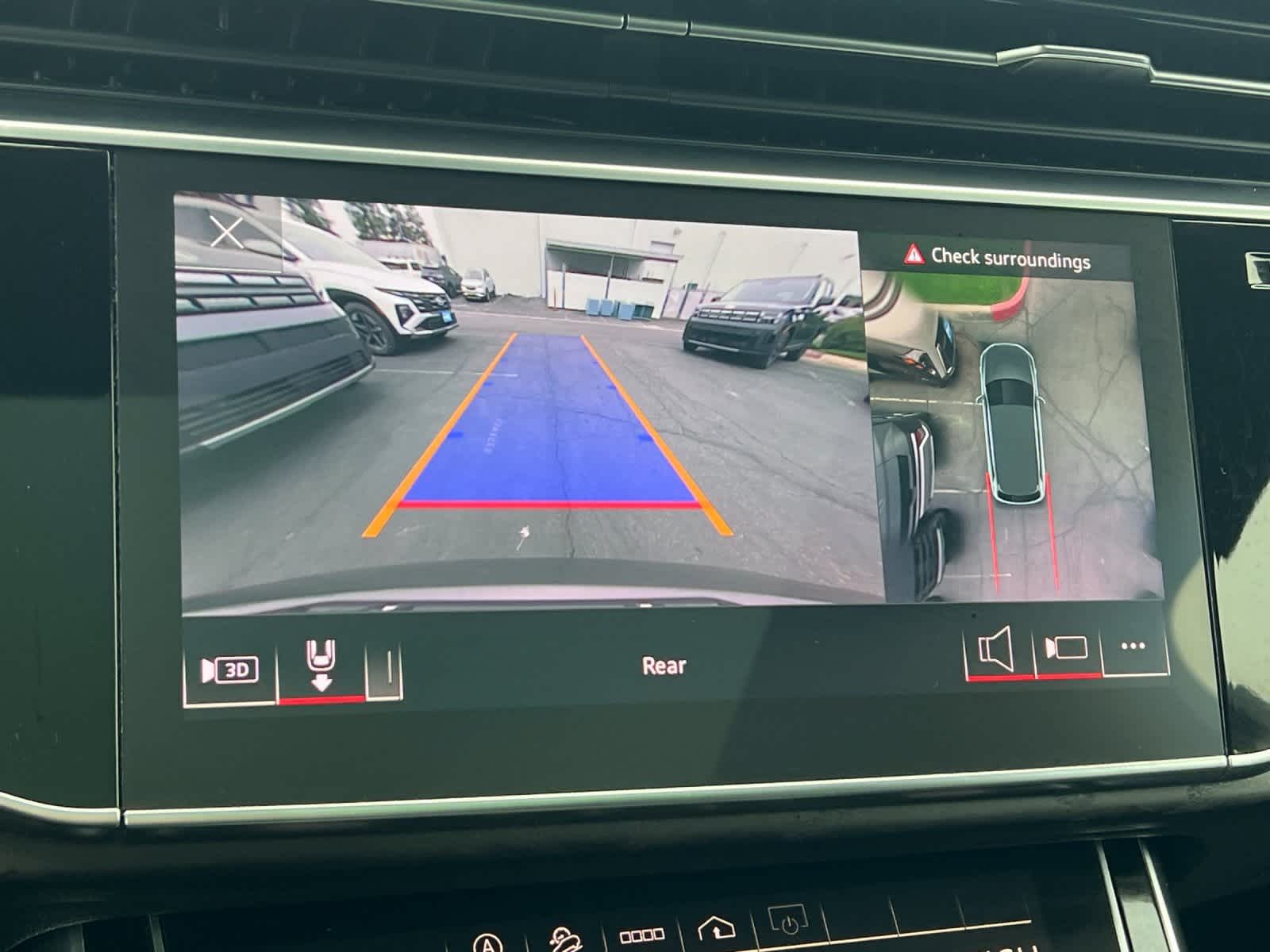 Thumbnail: 2023 Audi Q7 - 21