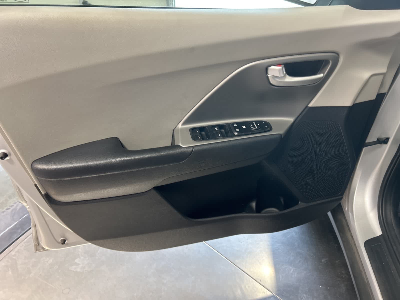 Thumbnail: 2019 Kia Niro - 23