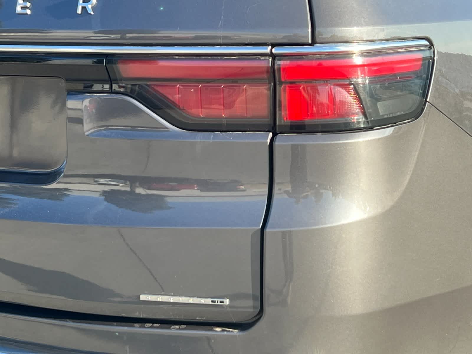 Thumbnail: 2024 Jeep Wagoneer - 29