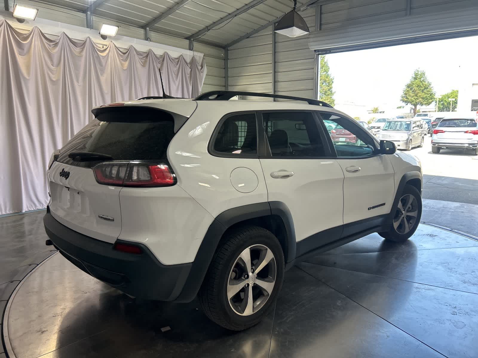 Thumbnail: 2020 Jeep Cherokee - 9