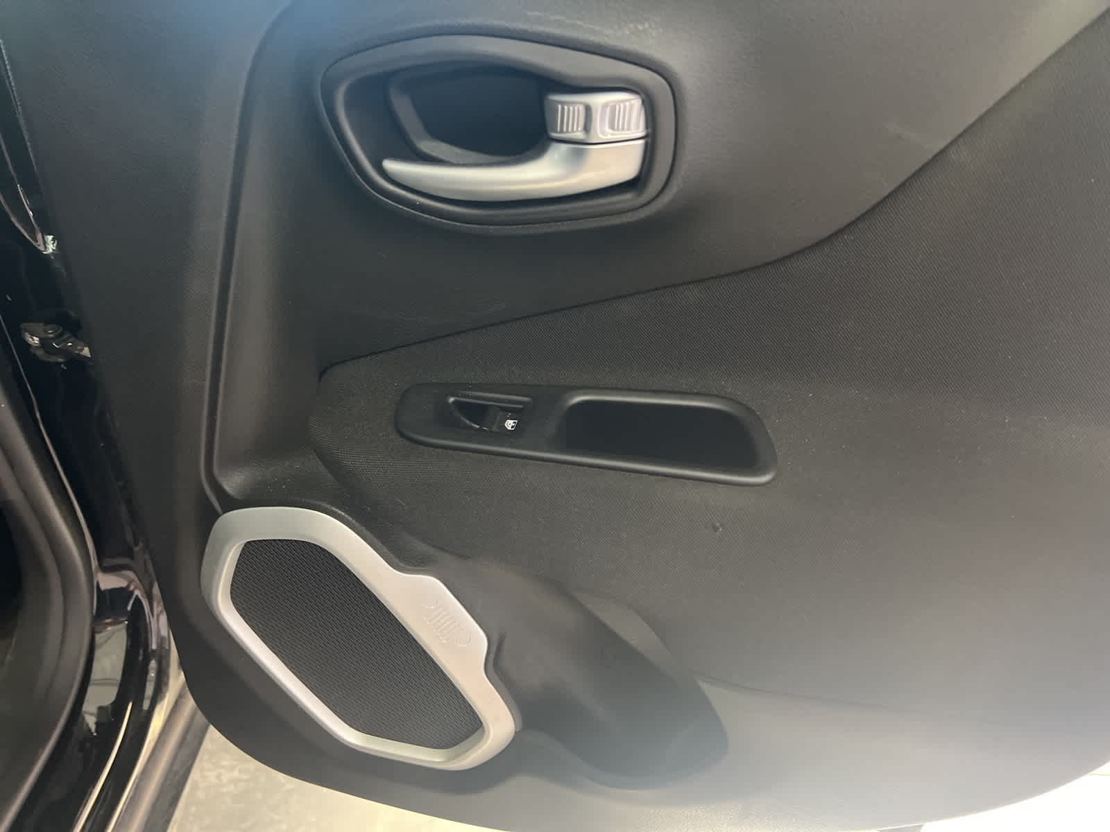Thumbnail: 2018 Jeep Renegade - 16