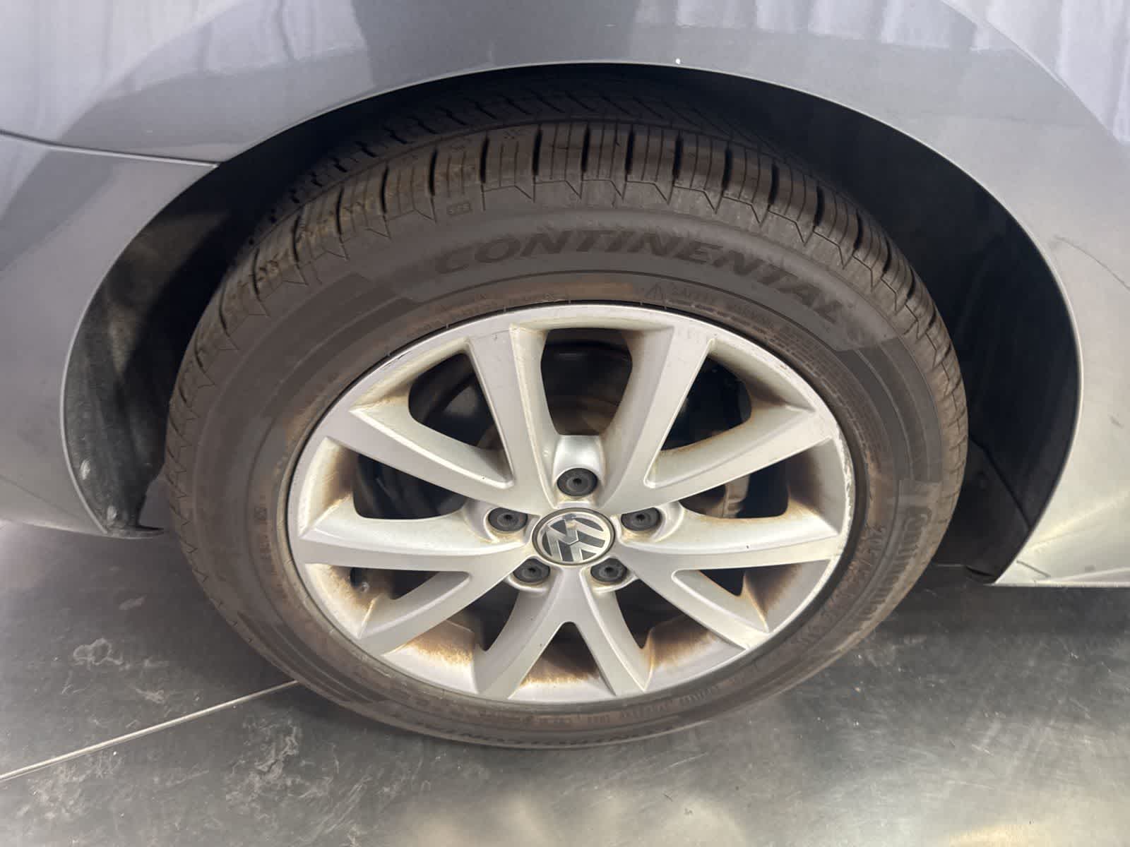 Thumbnail: 2017 Volkswagen Jetta - 16