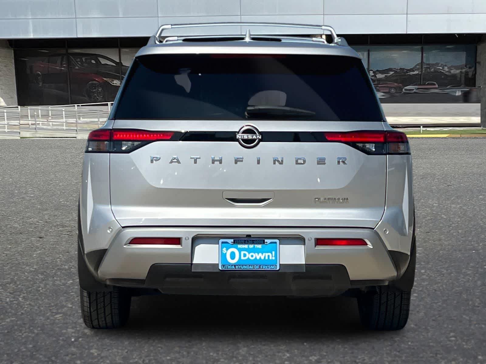 2023 Nissan Pathfinder Platinum photo 3