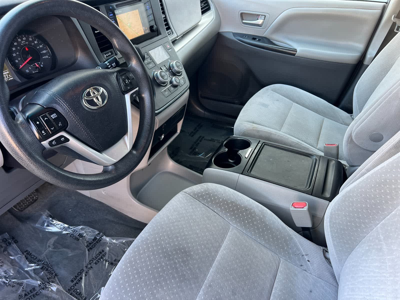 Thumbnail: 2017 Toyota Sienna - 11