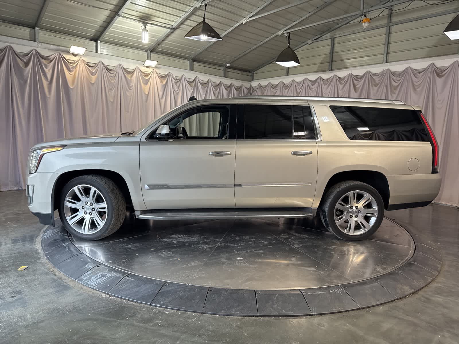 Thumbnail: 2015 Cadillac Escalade - 8