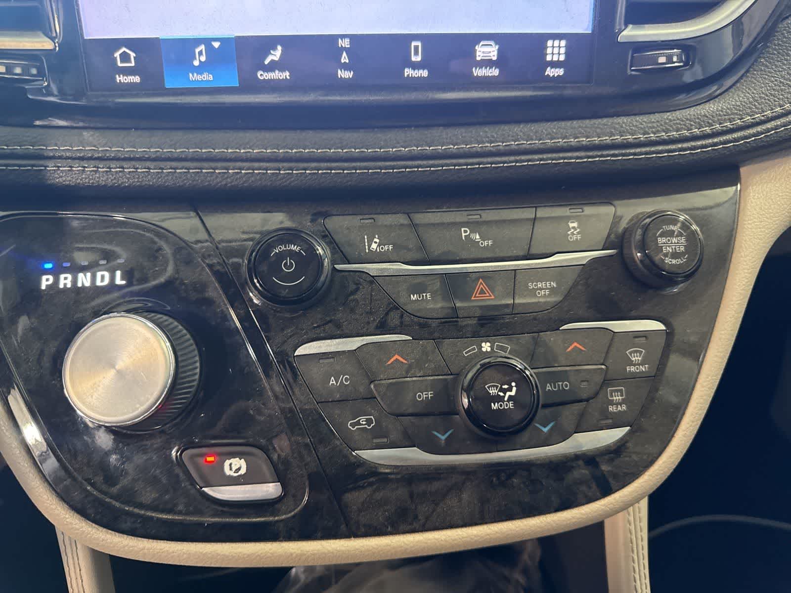 Thumbnail: 2021 Chrysler Pacifica - 23
