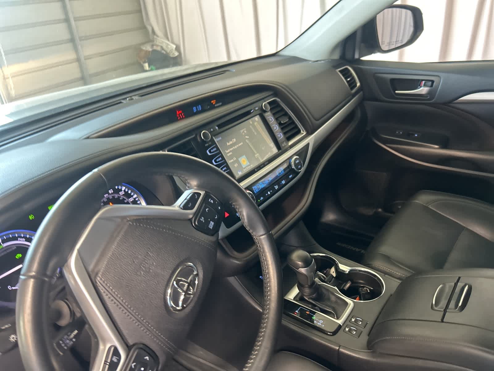 Thumbnail: 2019 Toyota Highlander - 28