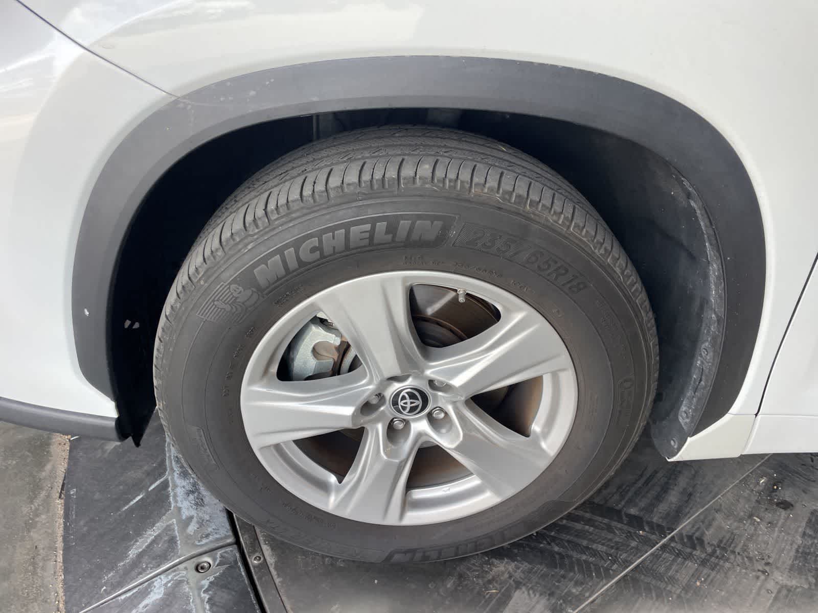 Thumbnail: 2023 Toyota Highlander - 9