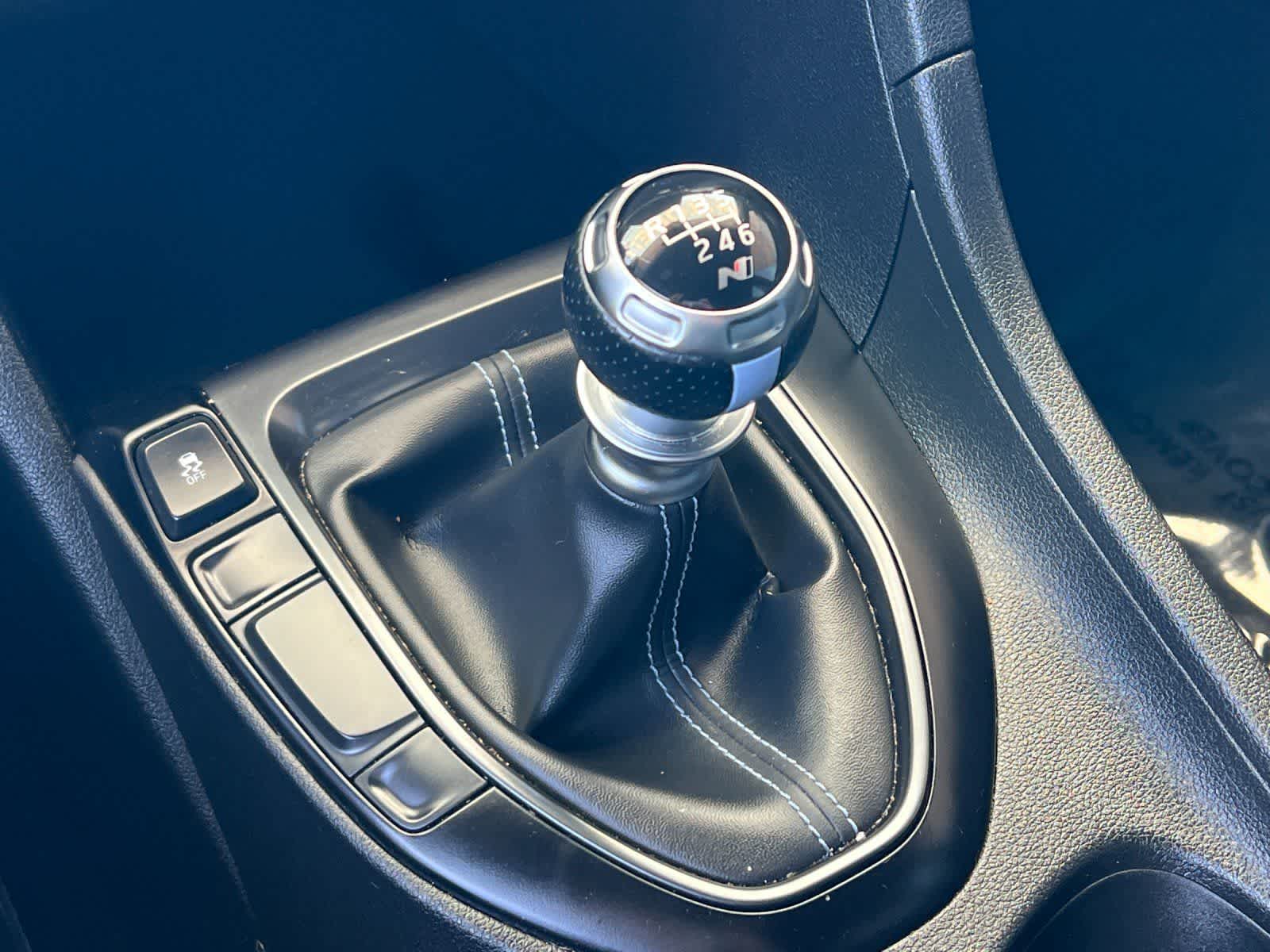 Thumbnail: 2022 Hyundai Veloster - 23