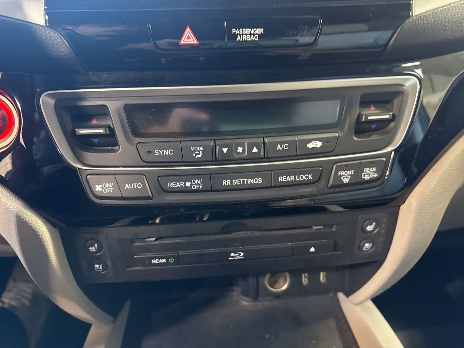 Thumbnail: 2017 Honda Pilot - 26