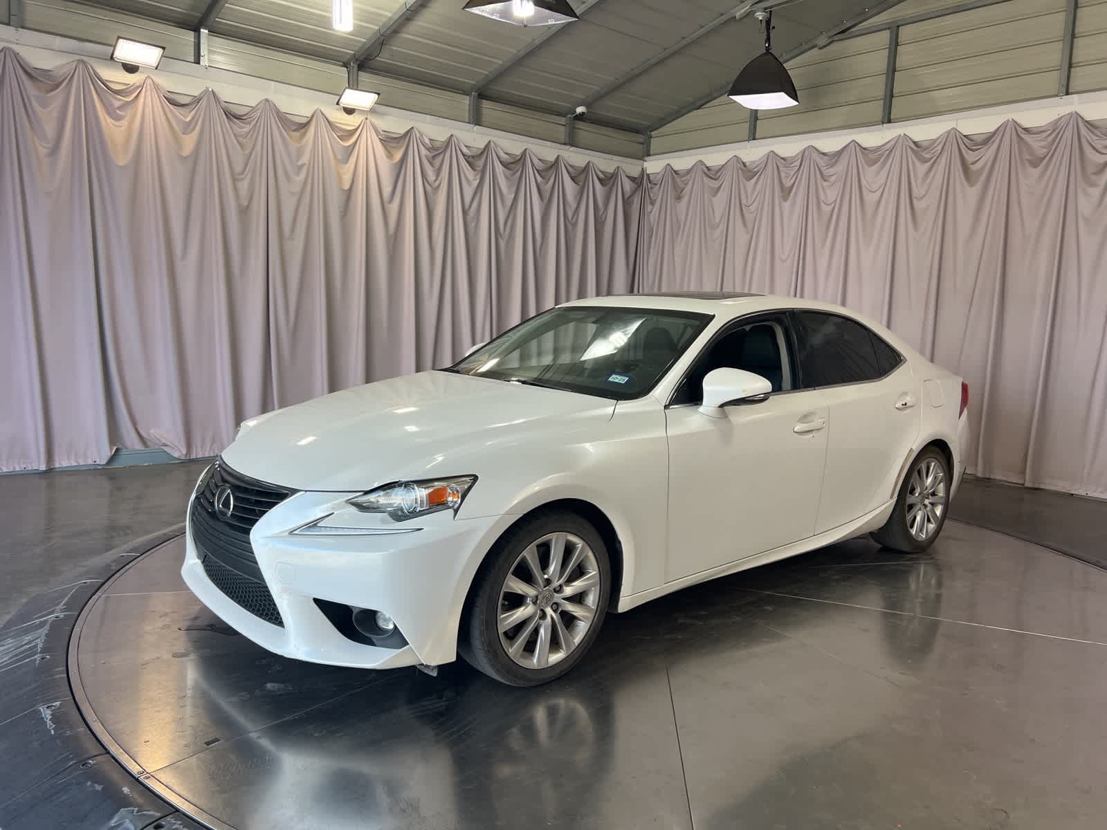Thumbnail: 2016 Lexus IS - 3