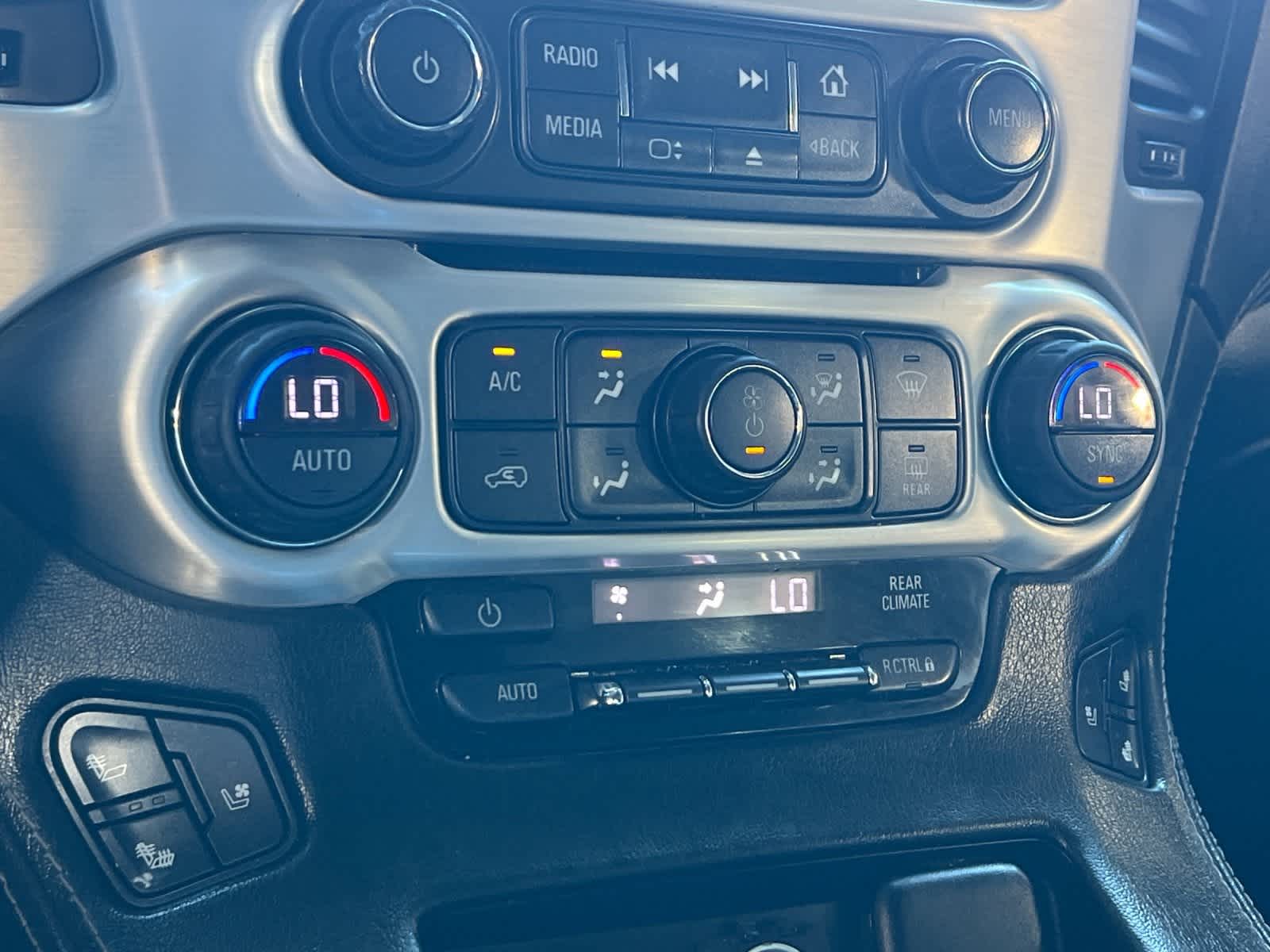 Thumbnail: 2017 GMC Yukon XL - 21