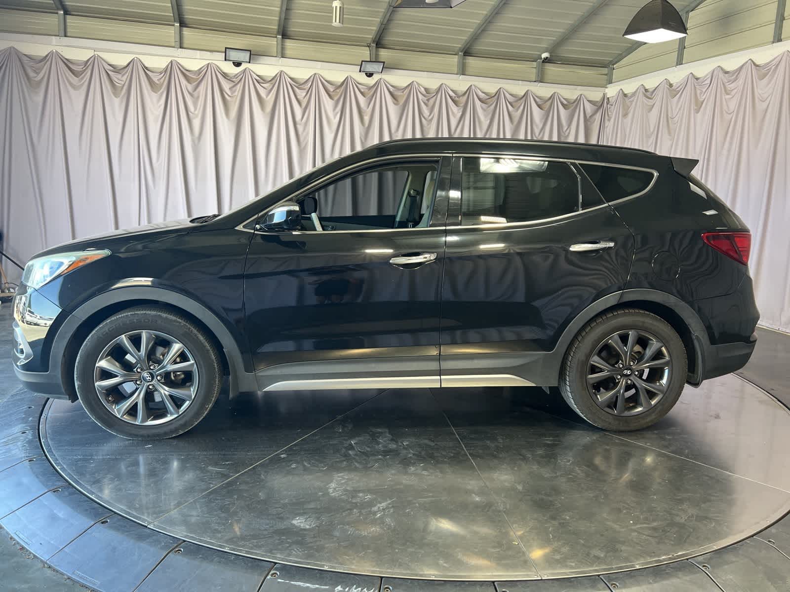 Thumbnail: 2017 Hyundai Santa Fe - 4