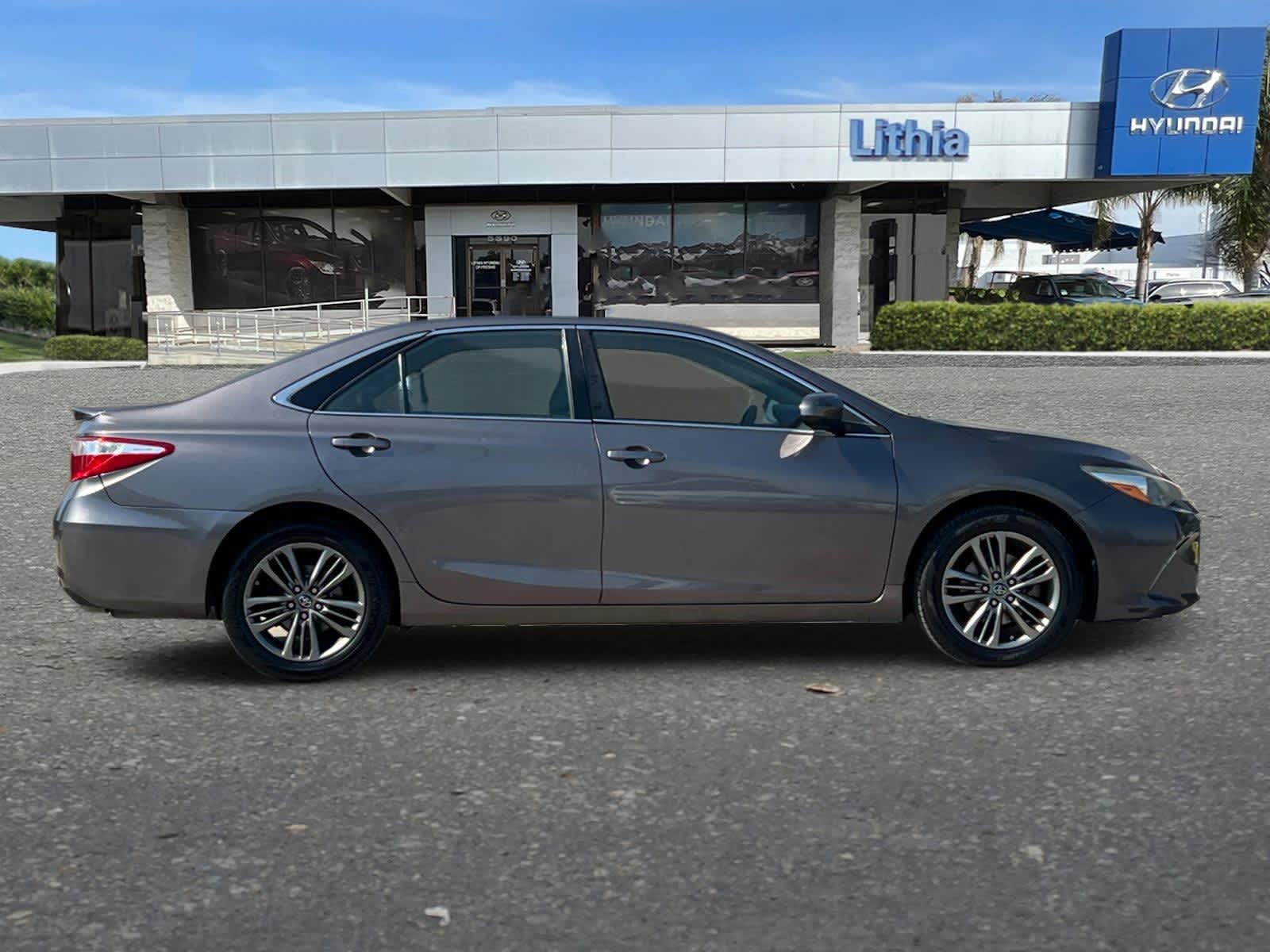 2017 Toyota Camry SE 8