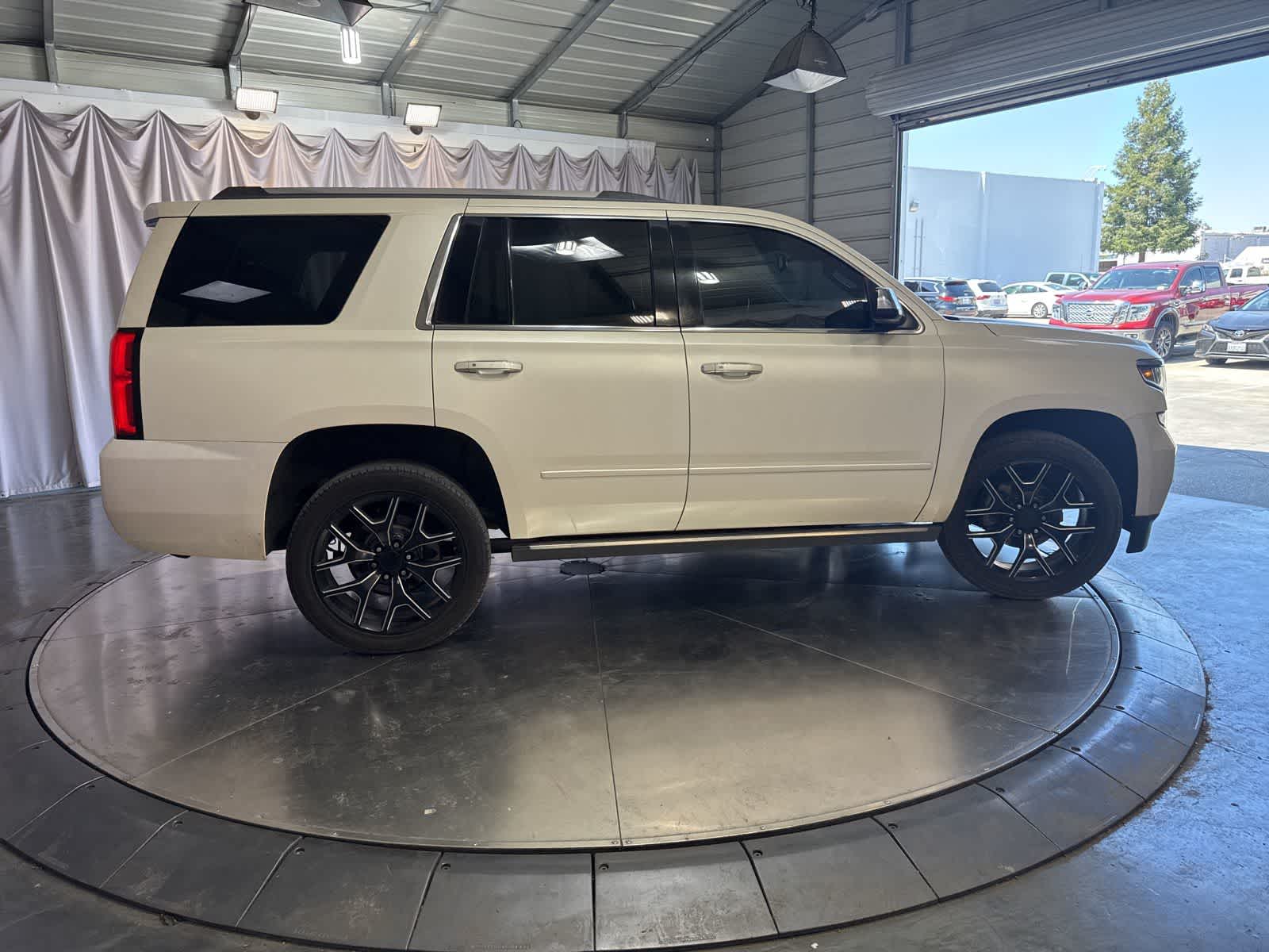 Thumbnail: 2015 Chevrolet Tahoe - 4