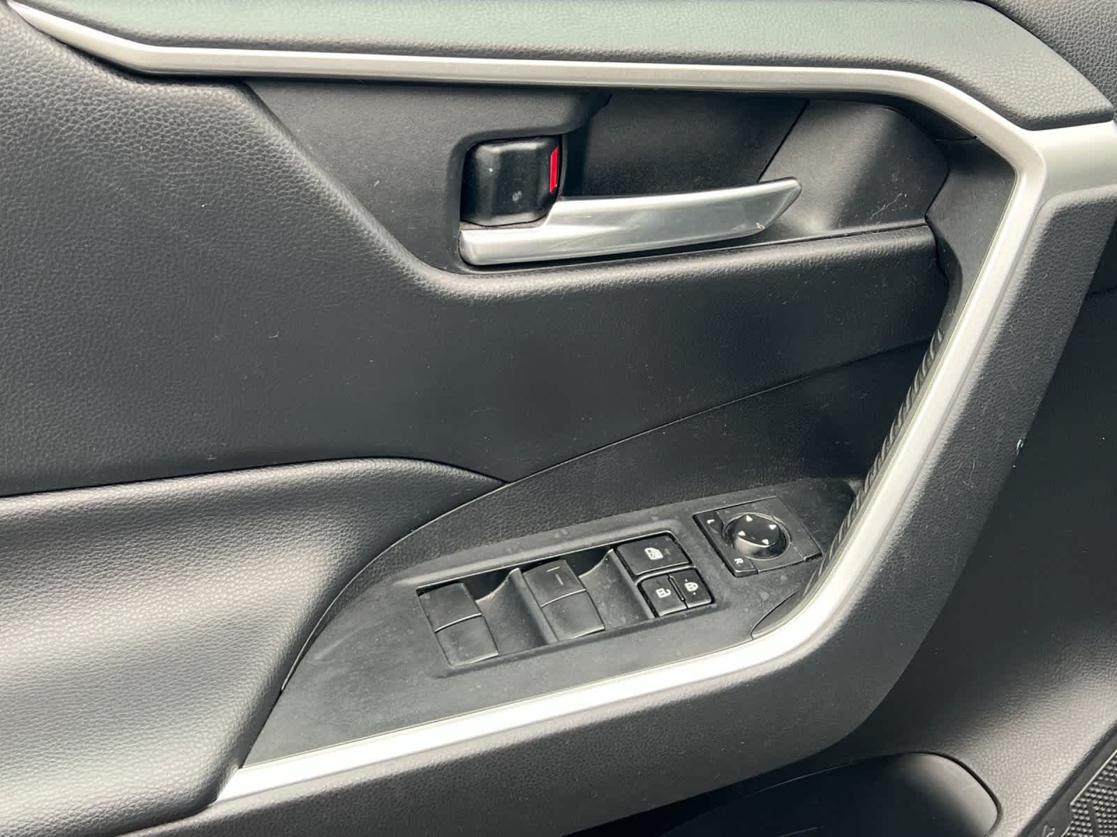 Thumbnail: 2020 Toyota RAV4 - 12