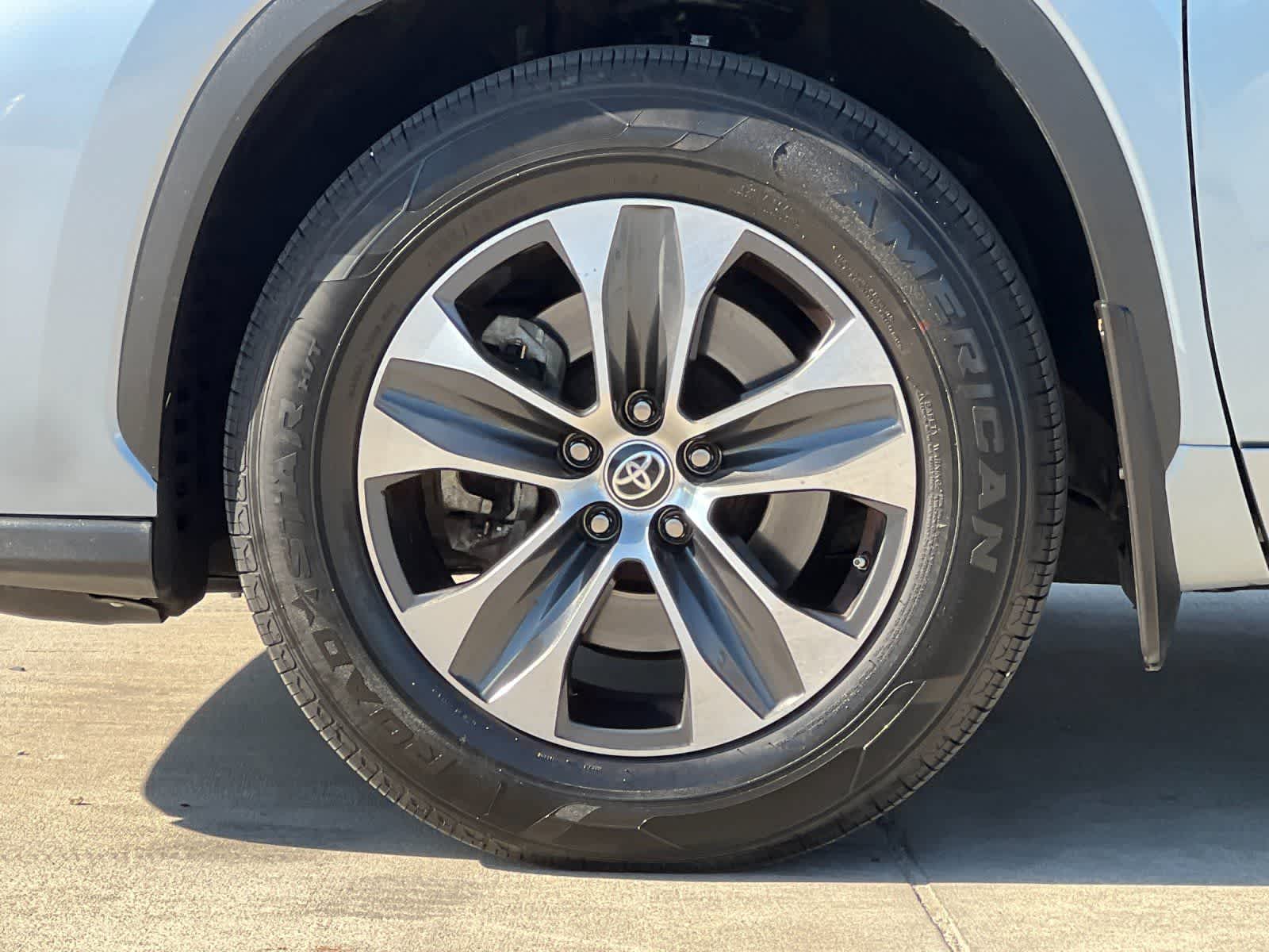 Thumbnail: 2020 Toyota Highlander - 28