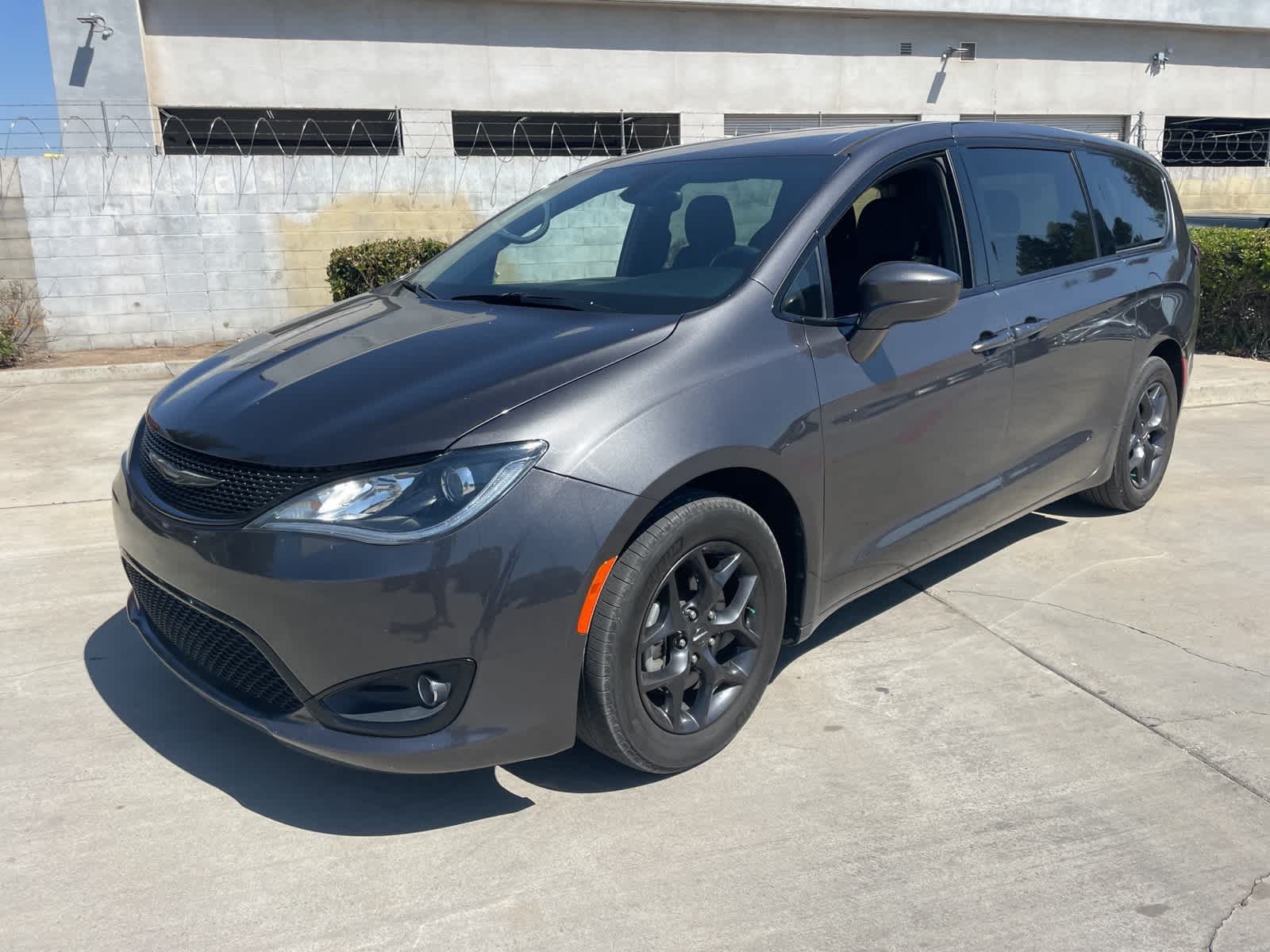 Used 2018 Chrysler Pacifica Touring Plus with VIN 2C4RC1FG6JR287411 for sale in Fresno, CA