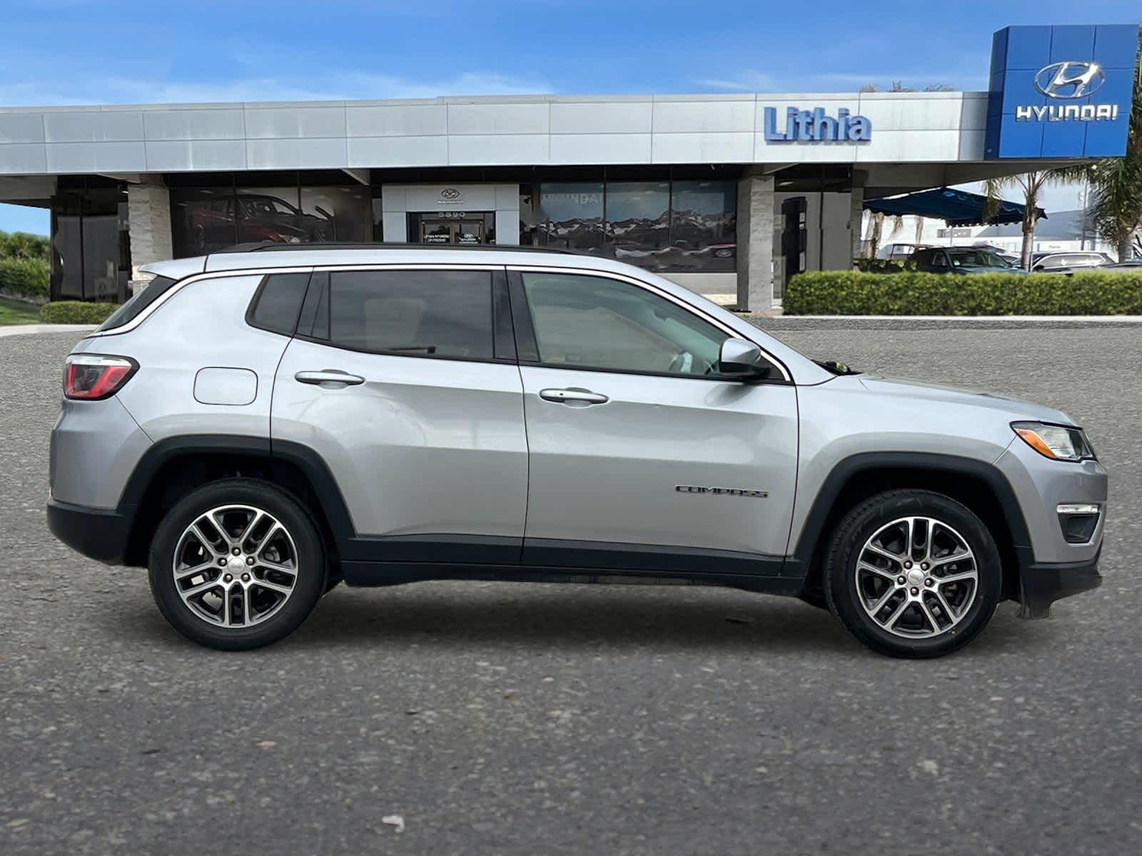 Thumbnail: 2019 Jeep Compass - 9