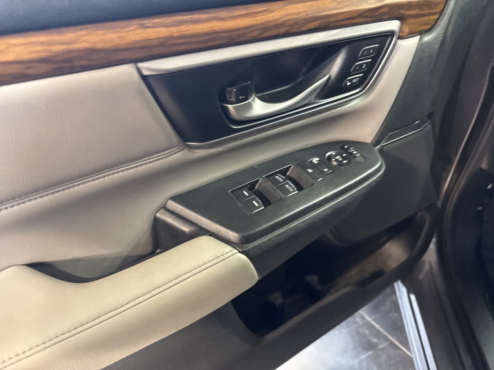 Thumbnail: 2017 Honda CR-V - 19