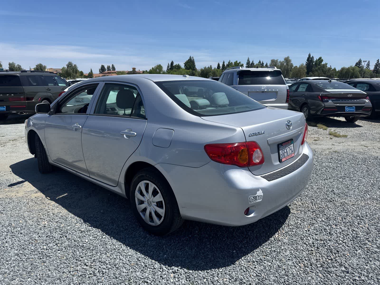 2010 Toyota Corolla LE photo 6