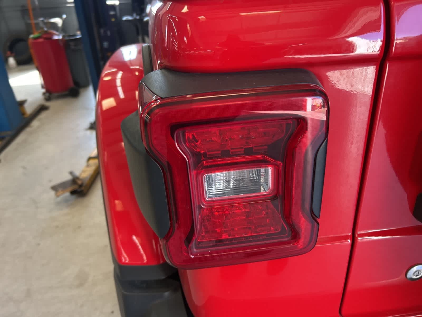 Thumbnail: 2019 Jeep Wrangler - 12