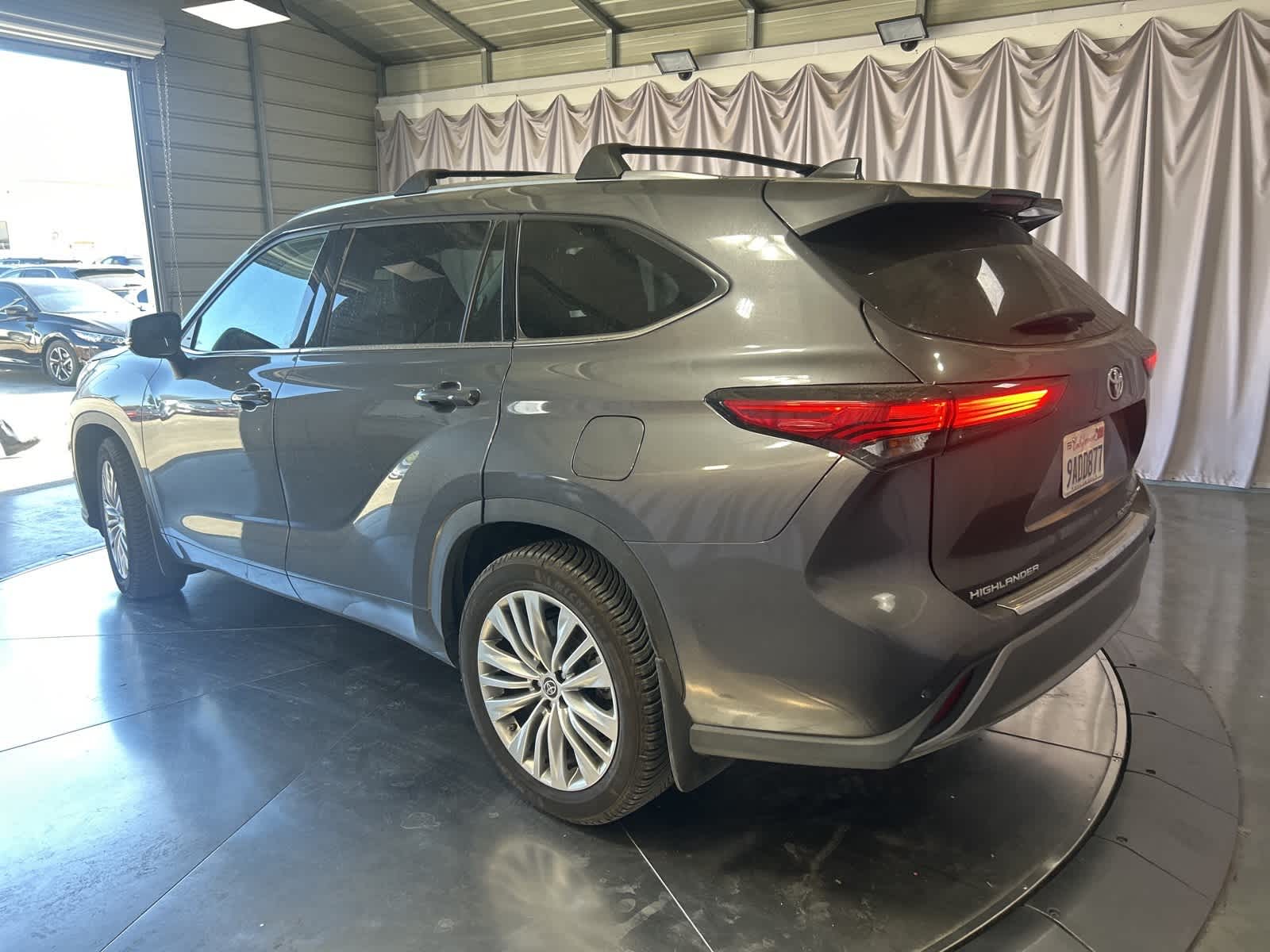 Thumbnail: 2022 Toyota Highlander - 14