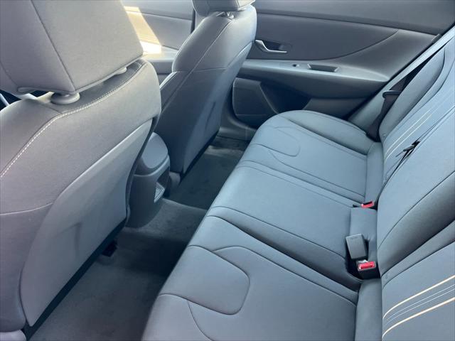 2025 Hyundai Elantra Blue 5