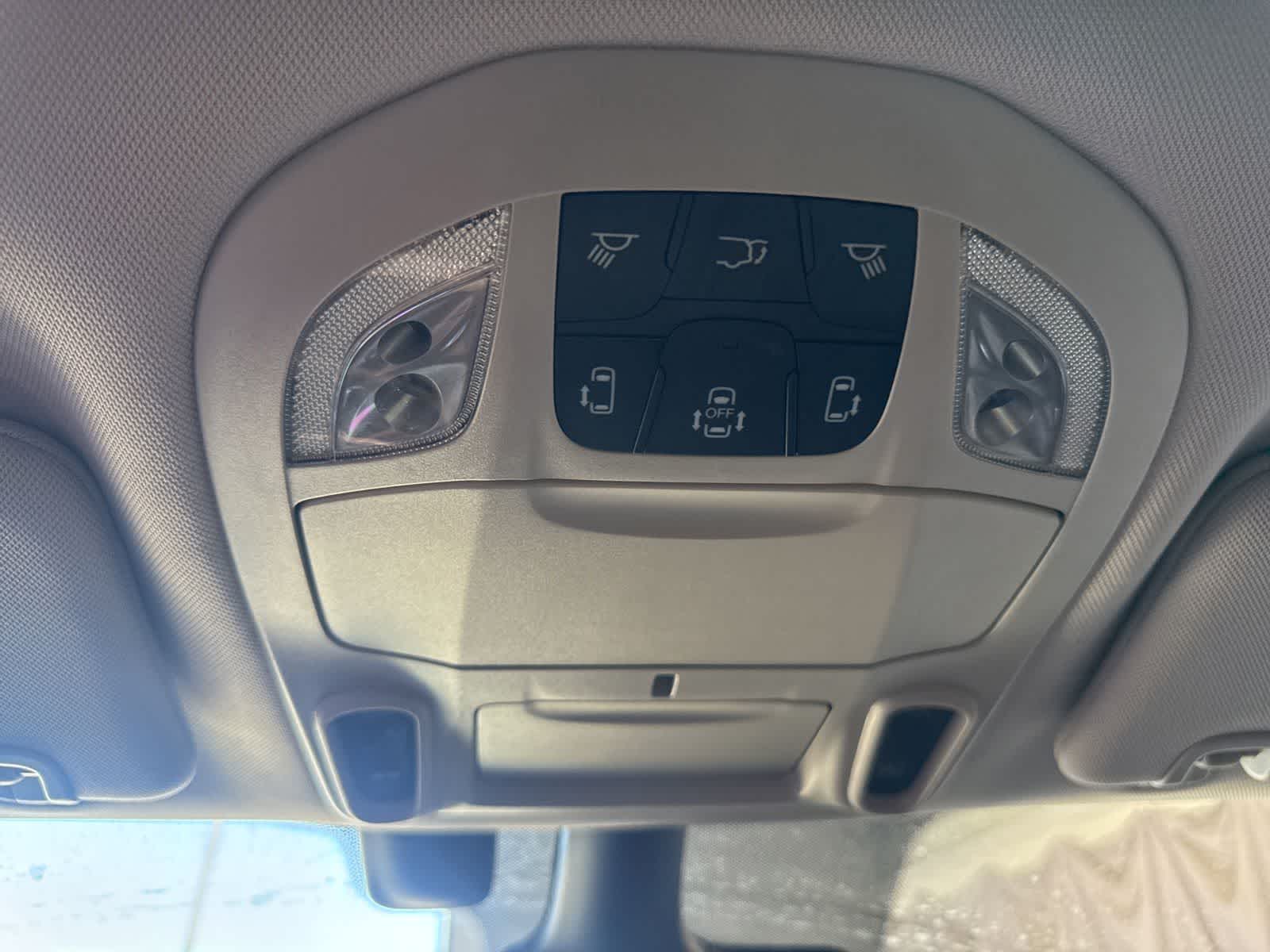Thumbnail: 2021 Chrysler Pacifica - 20