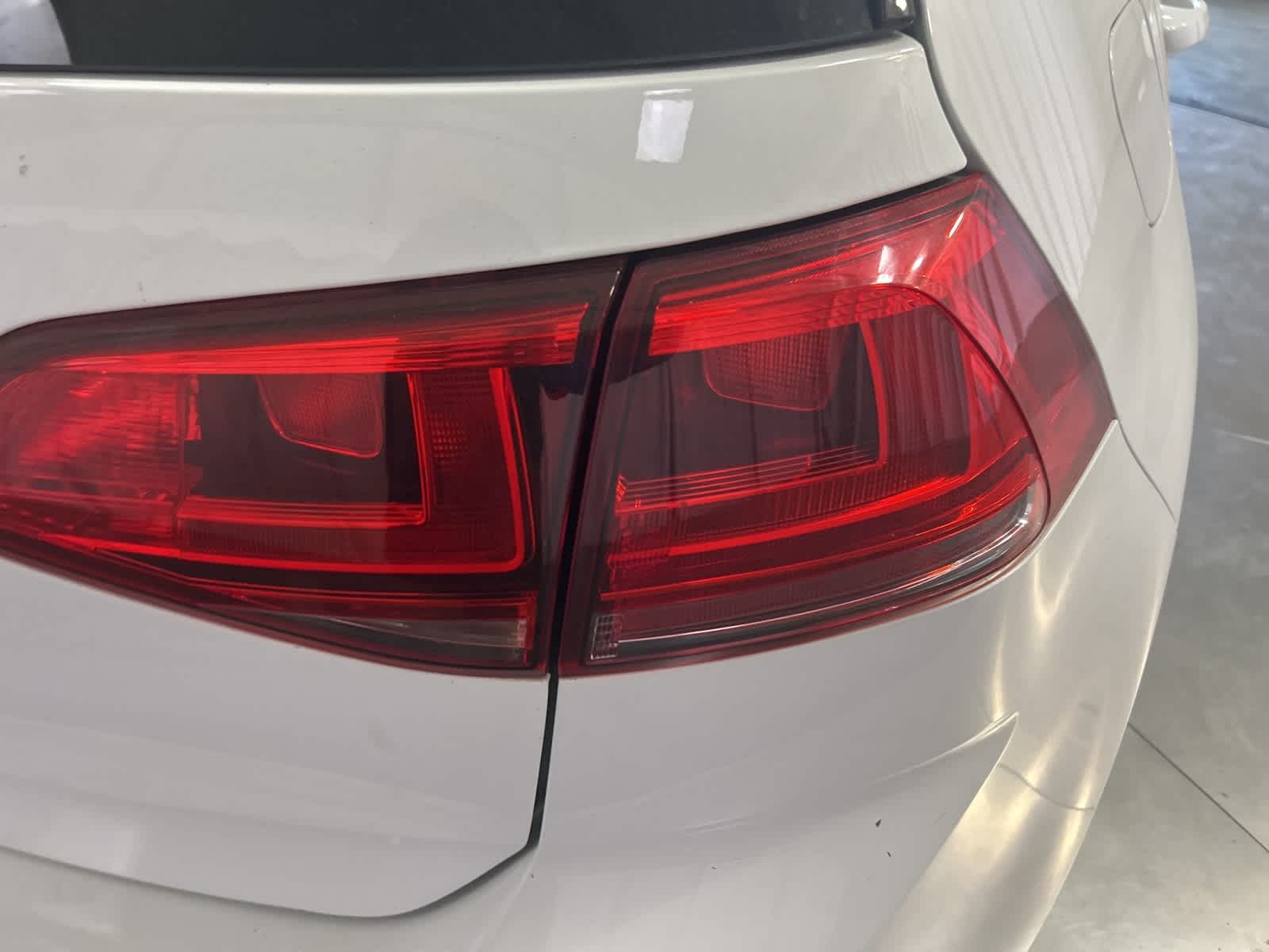 Thumbnail: 2016 Volkswagen e-Golf - 10