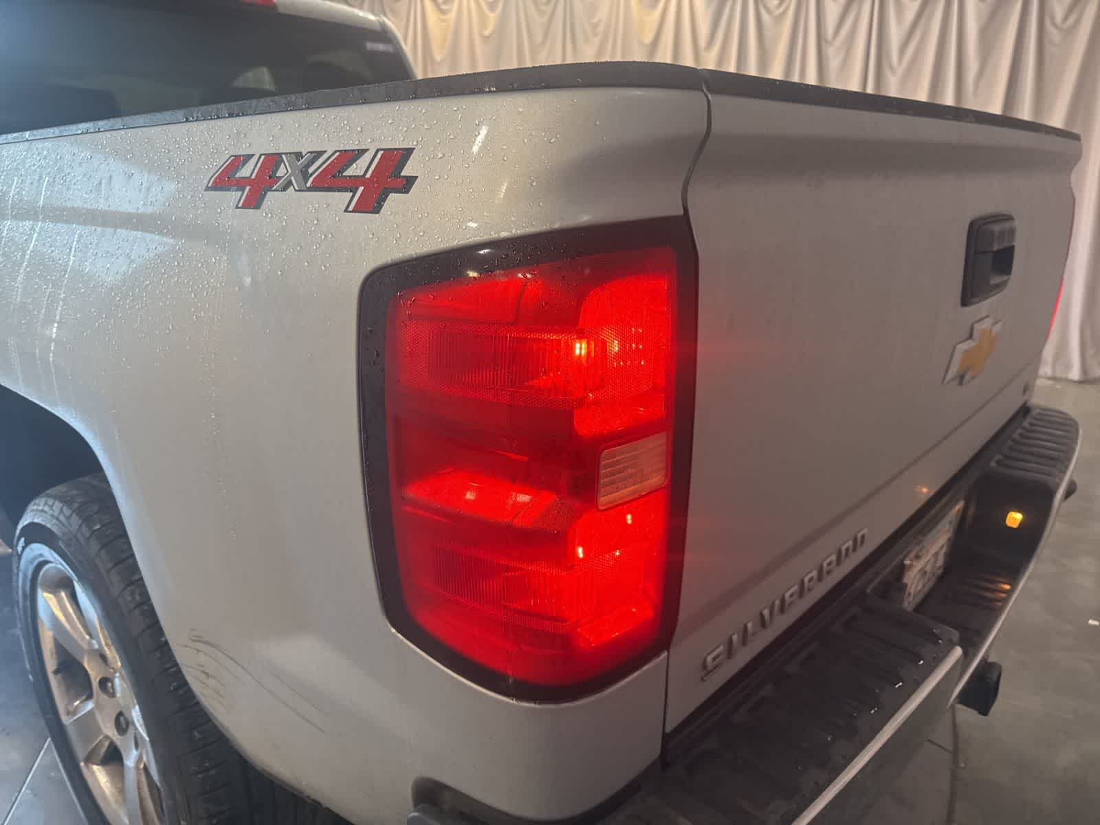 Thumbnail: 2018 Chevrolet Silverado 1500 - 12