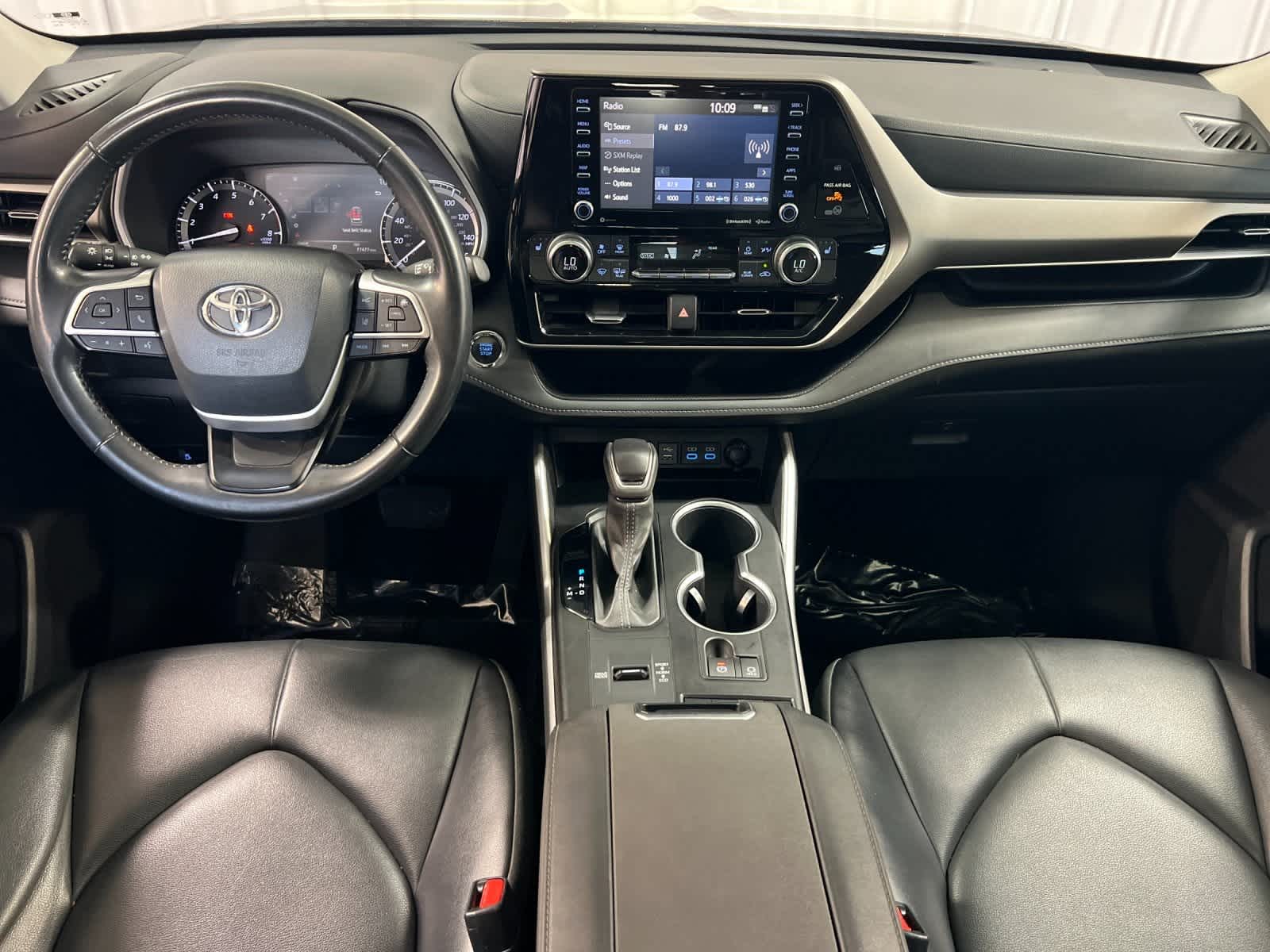 Thumbnail: 2022 Toyota Highlander - 3