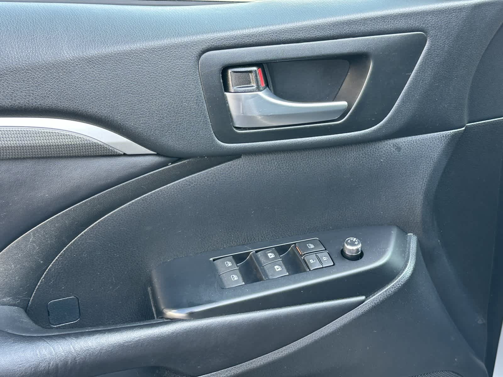 Thumbnail: 2019 Toyota Highlander - 12