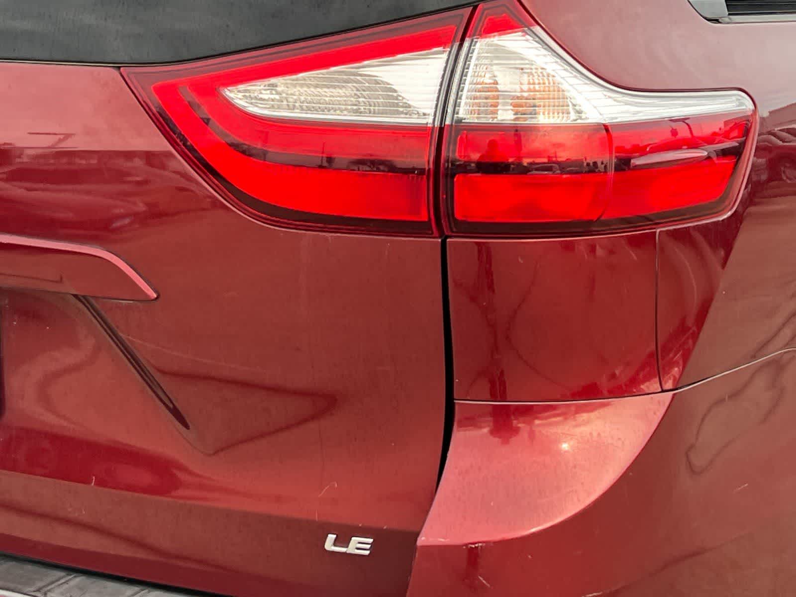 Thumbnail: 2017 Toyota Sienna - 28