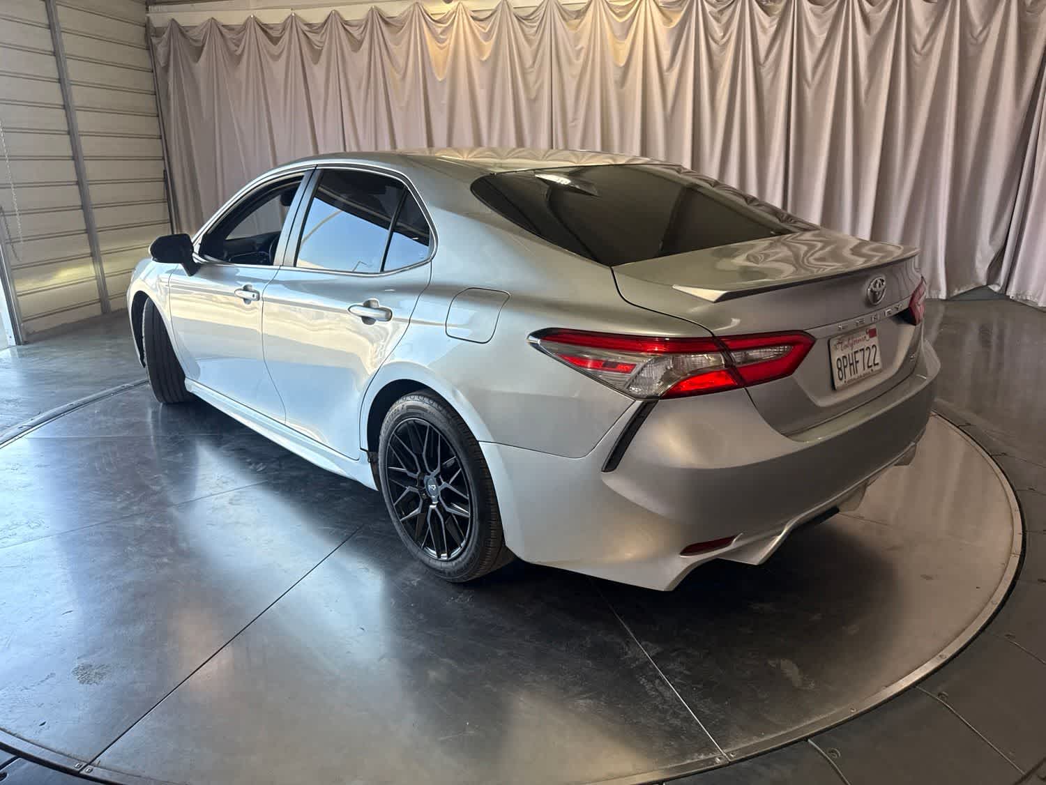 2018 Toyota Camry SE photo 6
