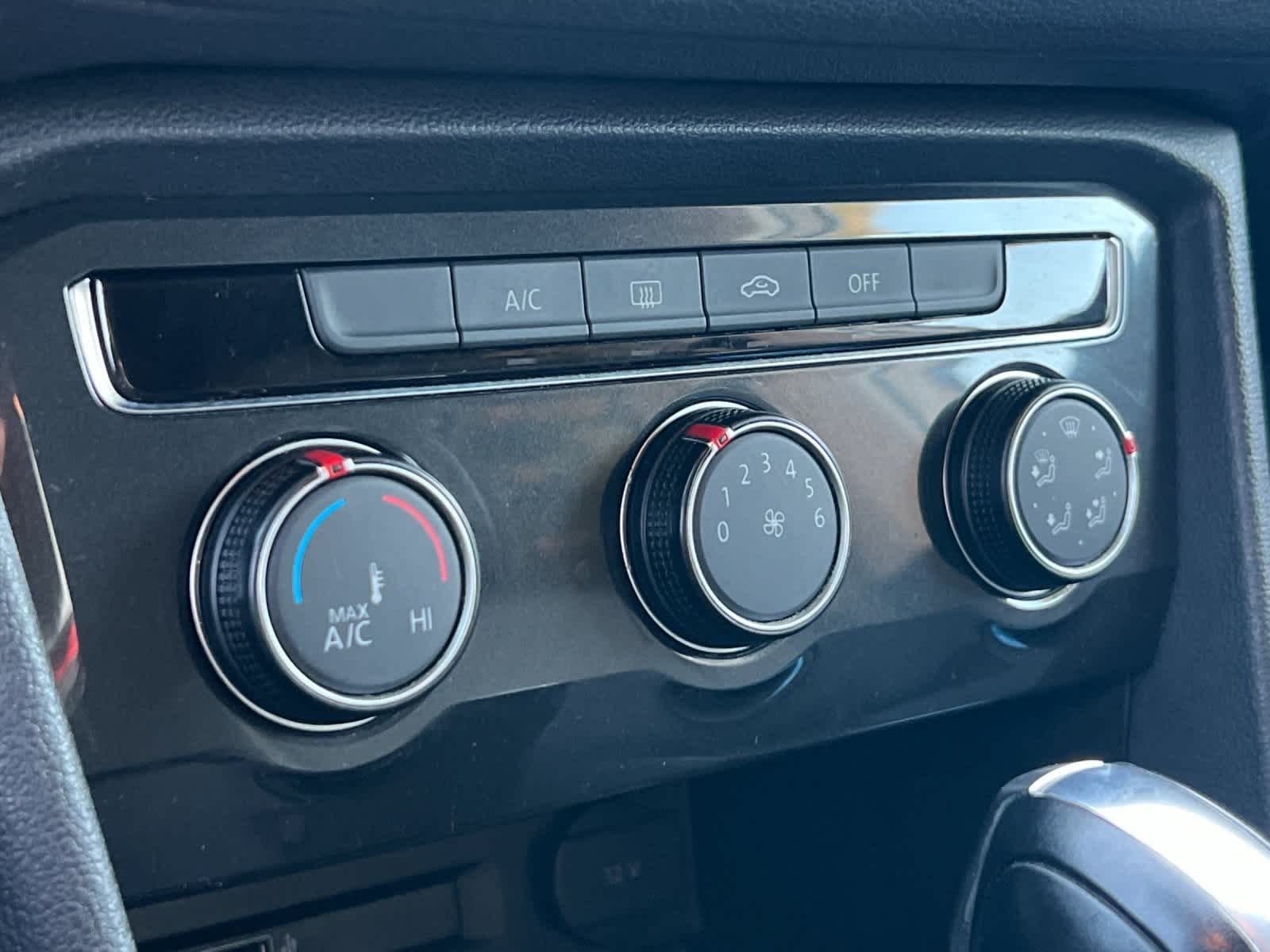 Thumbnail: 2018 Volkswagen Tiguan - 22