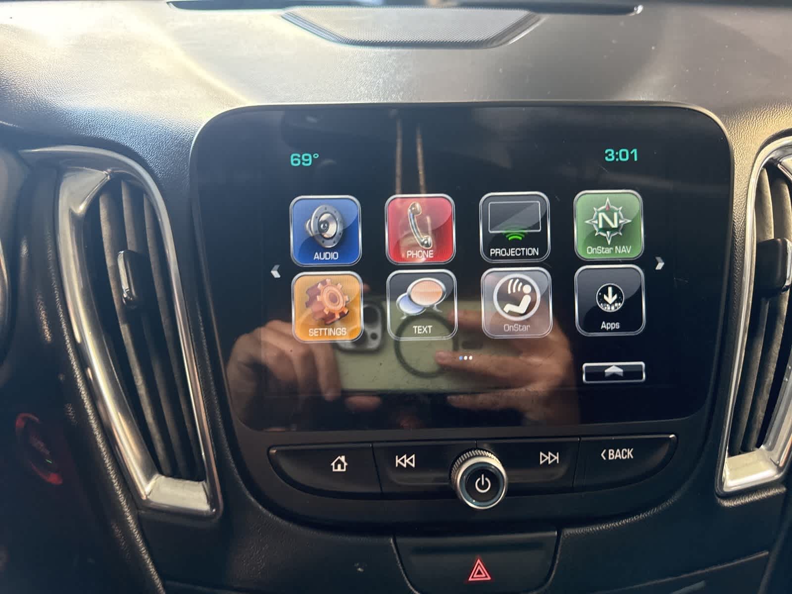 Thumbnail: 2017 Chevrolet Malibu - 19