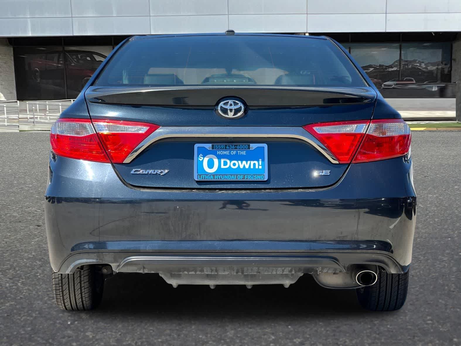 2015 Toyota Camry SE photo 3